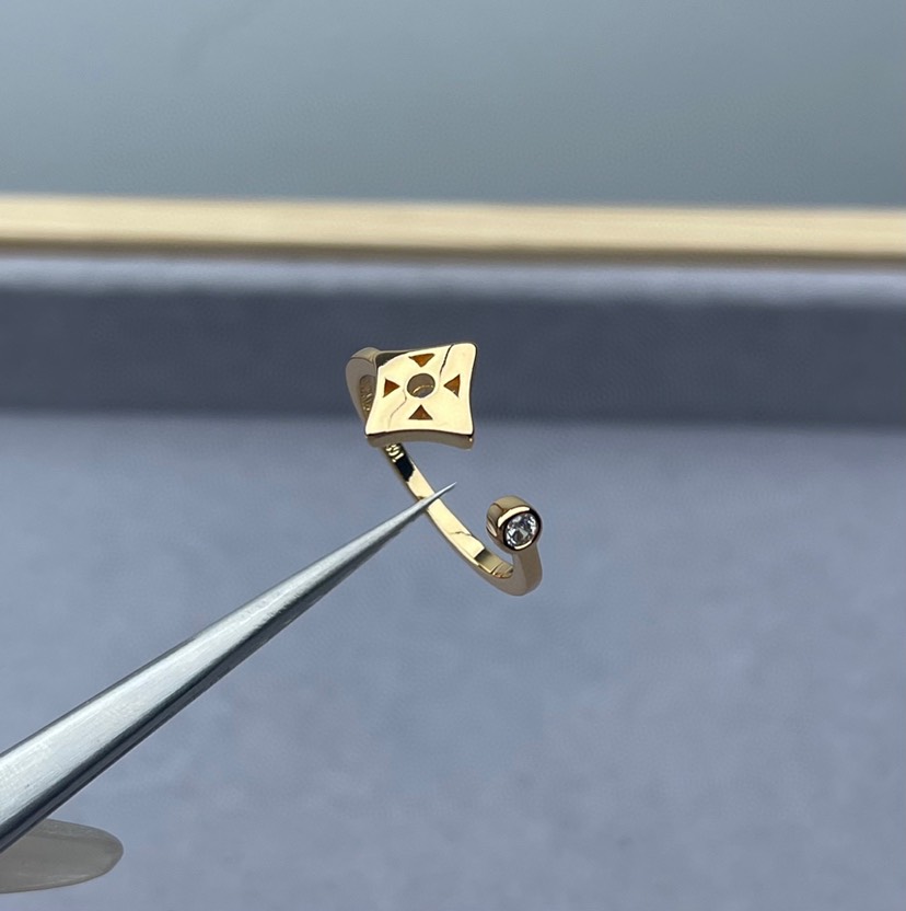 LV ring-41