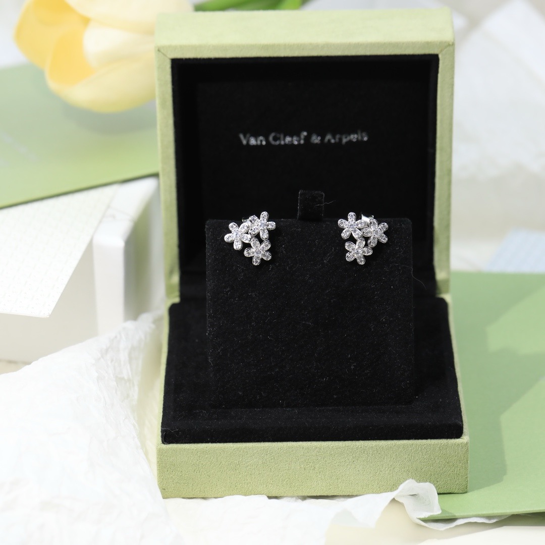 Van Cleef & Arpels earring-81