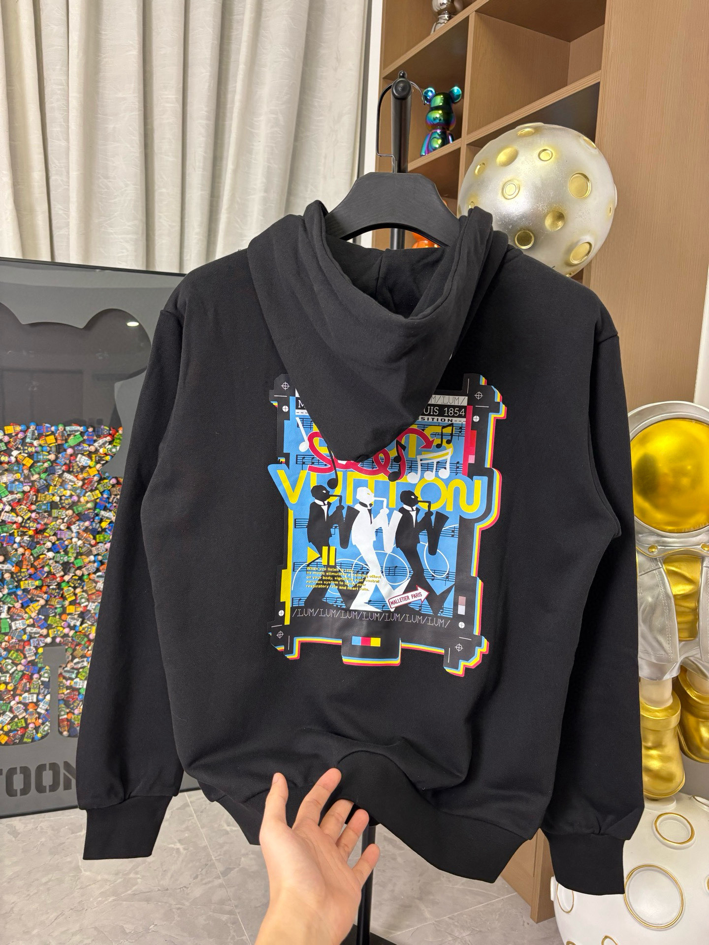 LV Clothing-303
