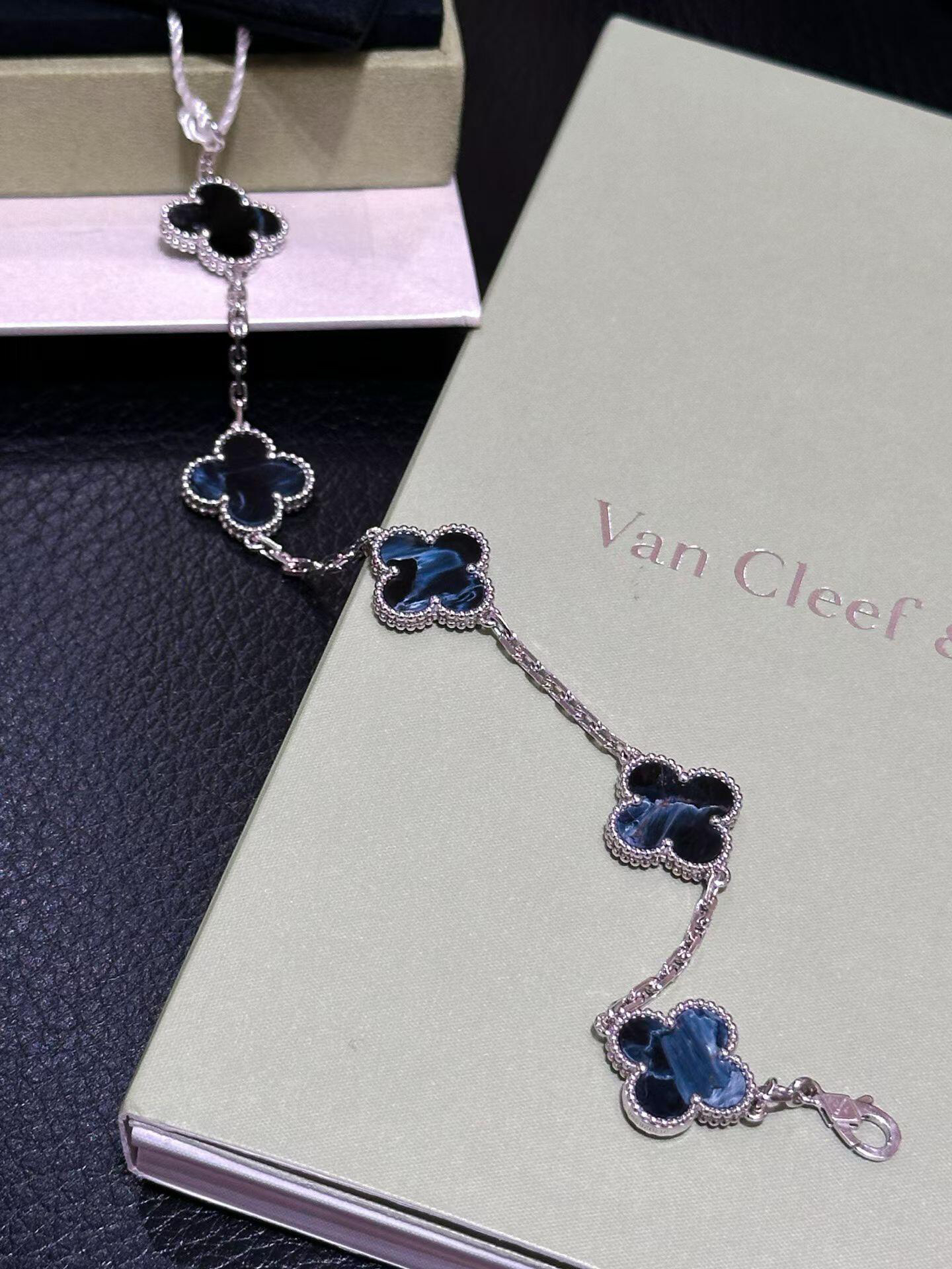 Van Cleef & Arpels Bracelet-19