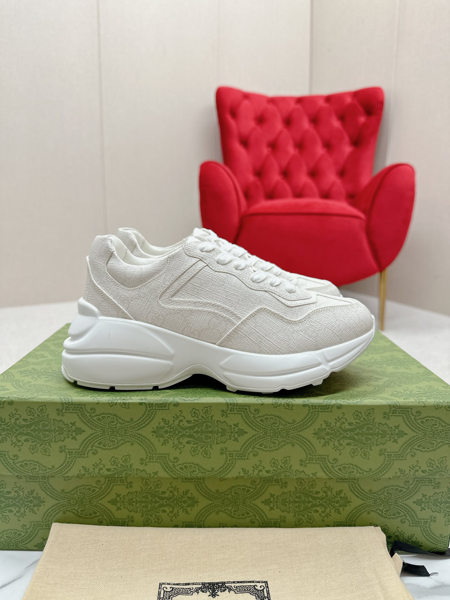 Gucci Sneakers-132