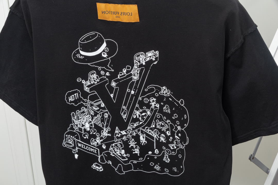 LV clothing-249