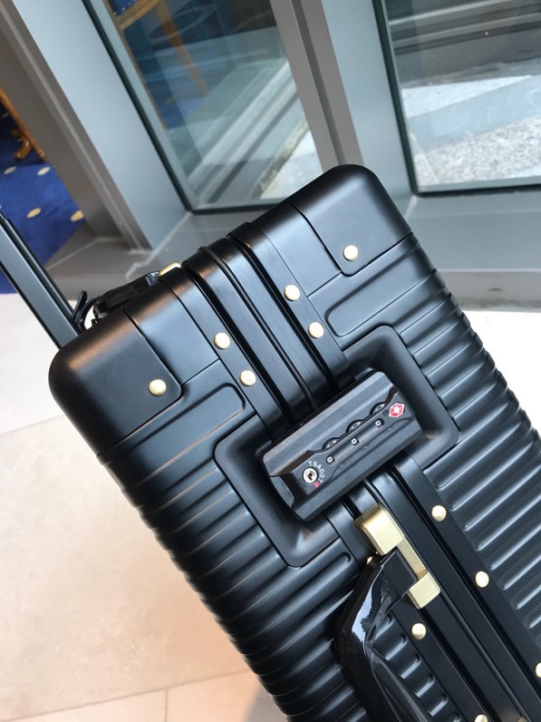 Gucci luggage-15