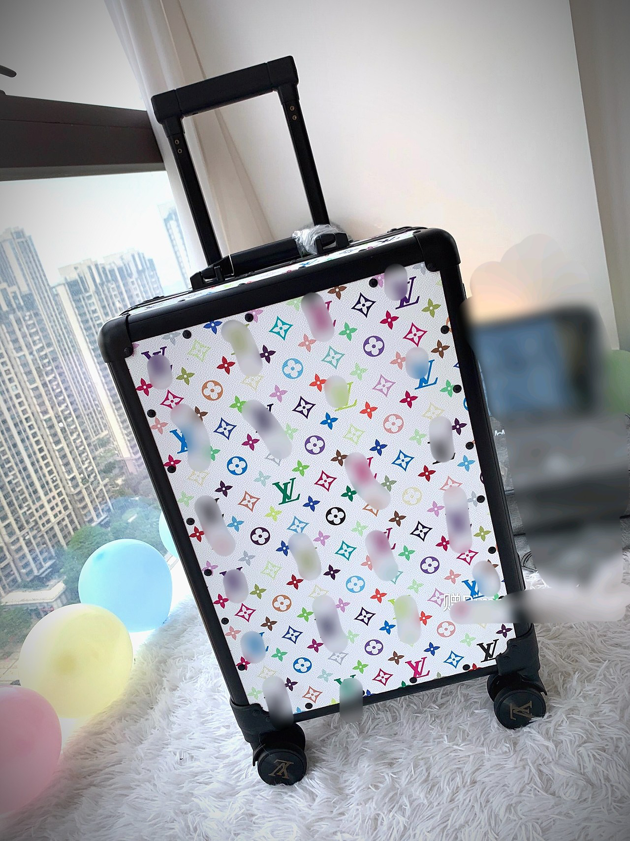 LV luggage-98