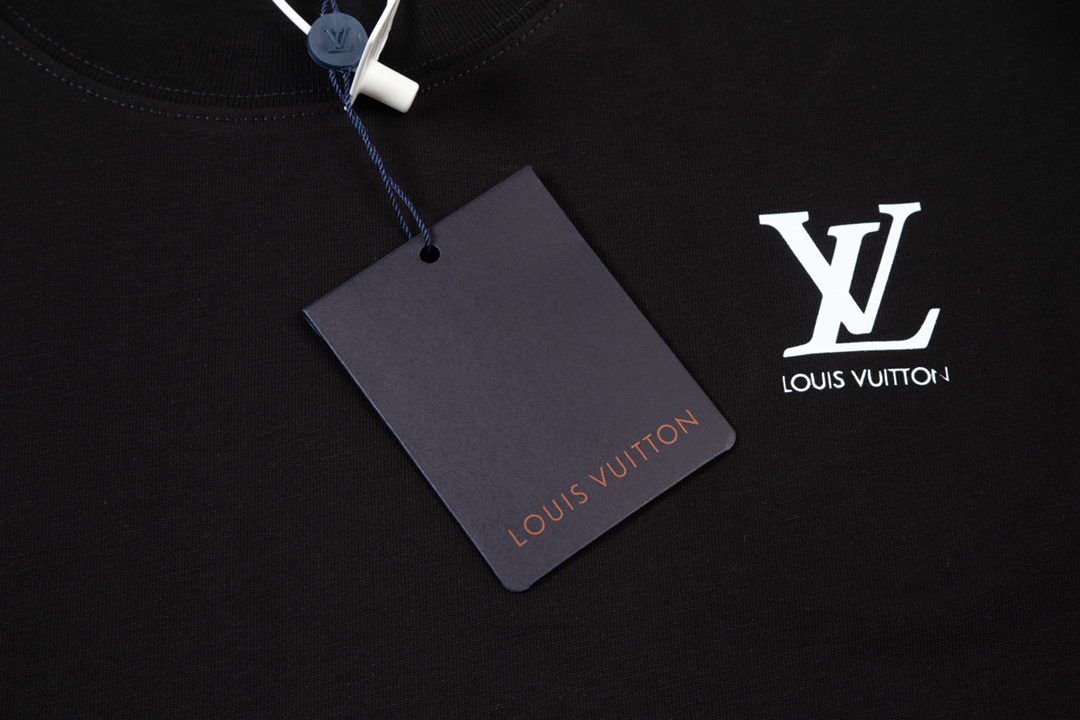LV clothing-139