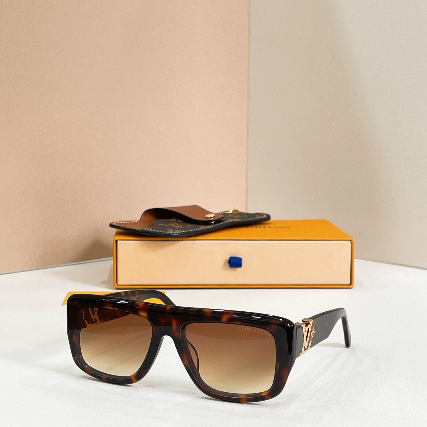 LV glasses-76