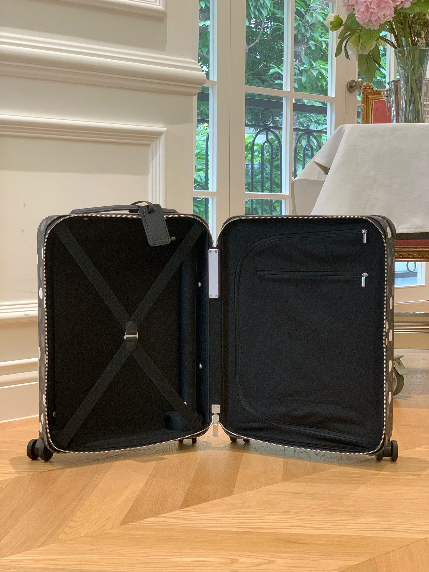 LV luggage-59