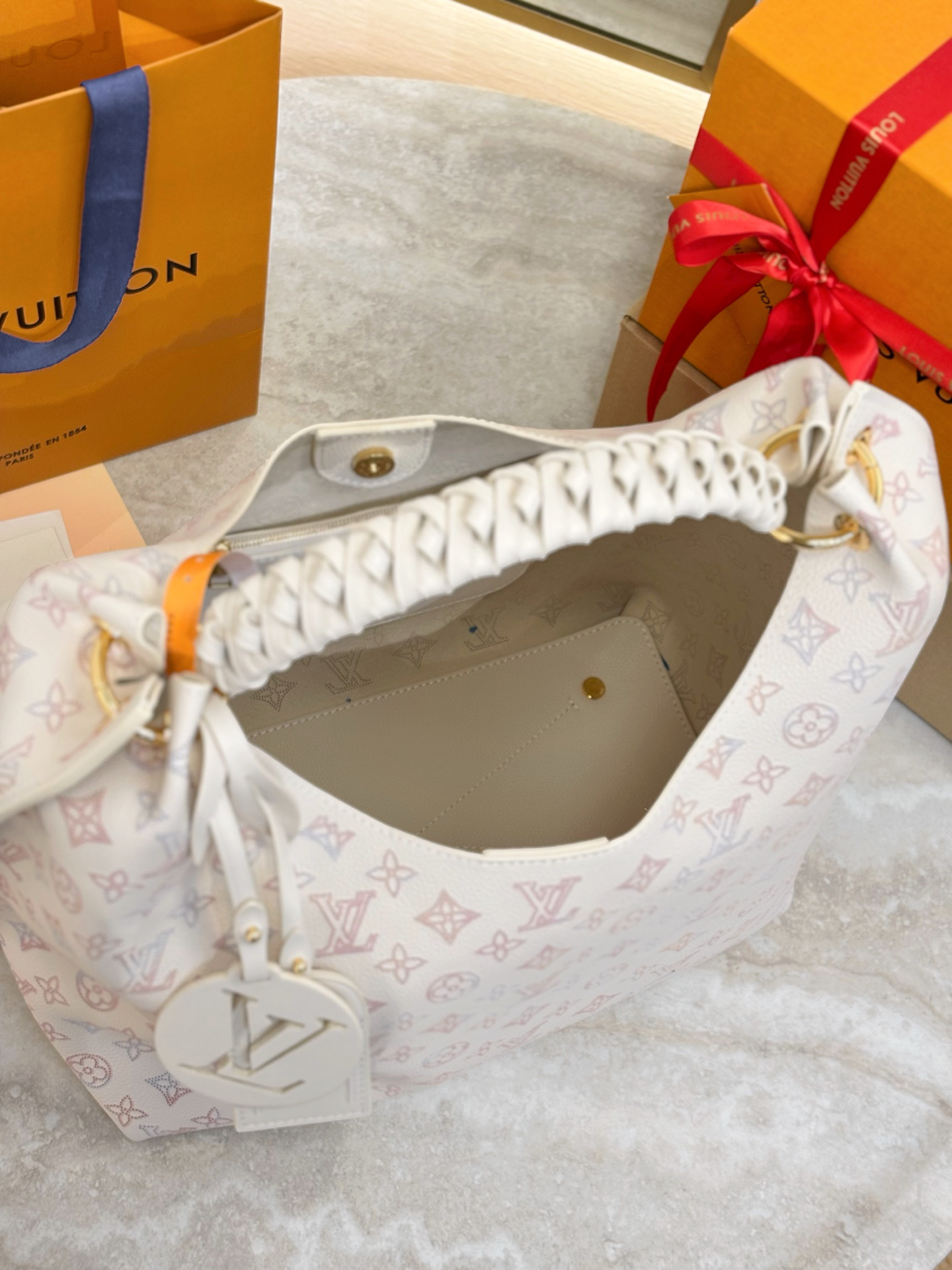 Louis Vuitton Hot New Product-179