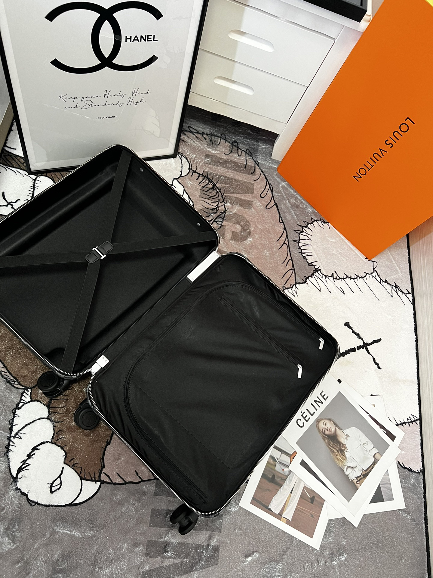 LV luggage-18