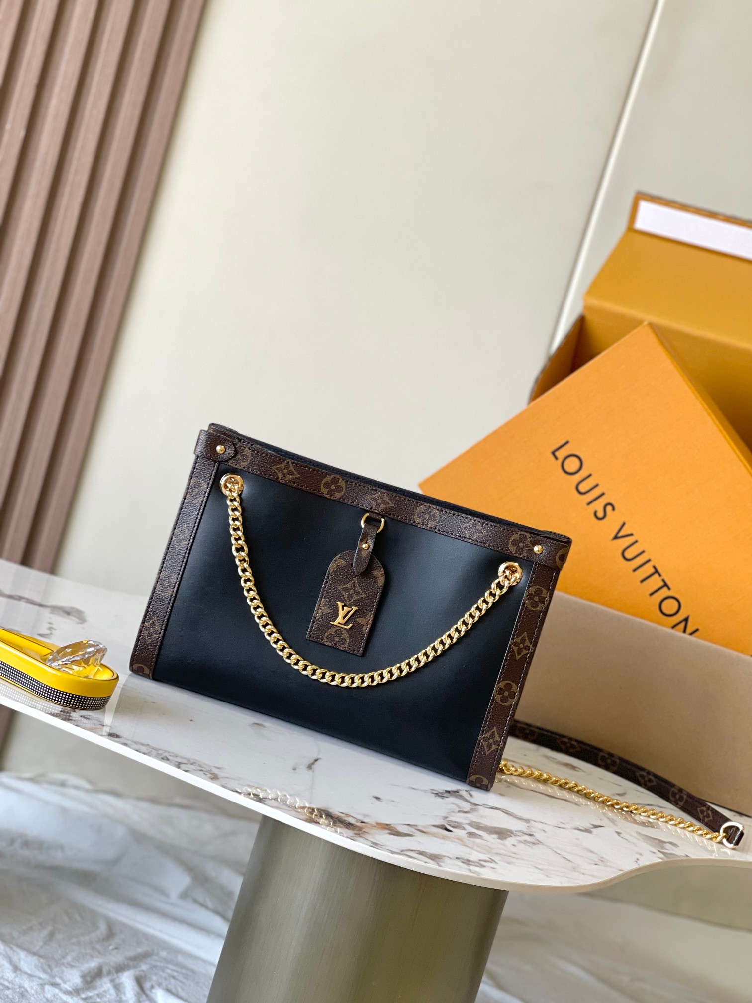 Louis Vuitton Hot New Product-206