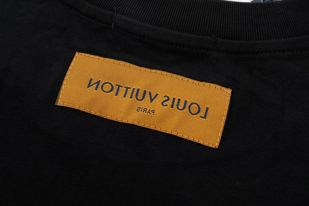 LV clothing-175