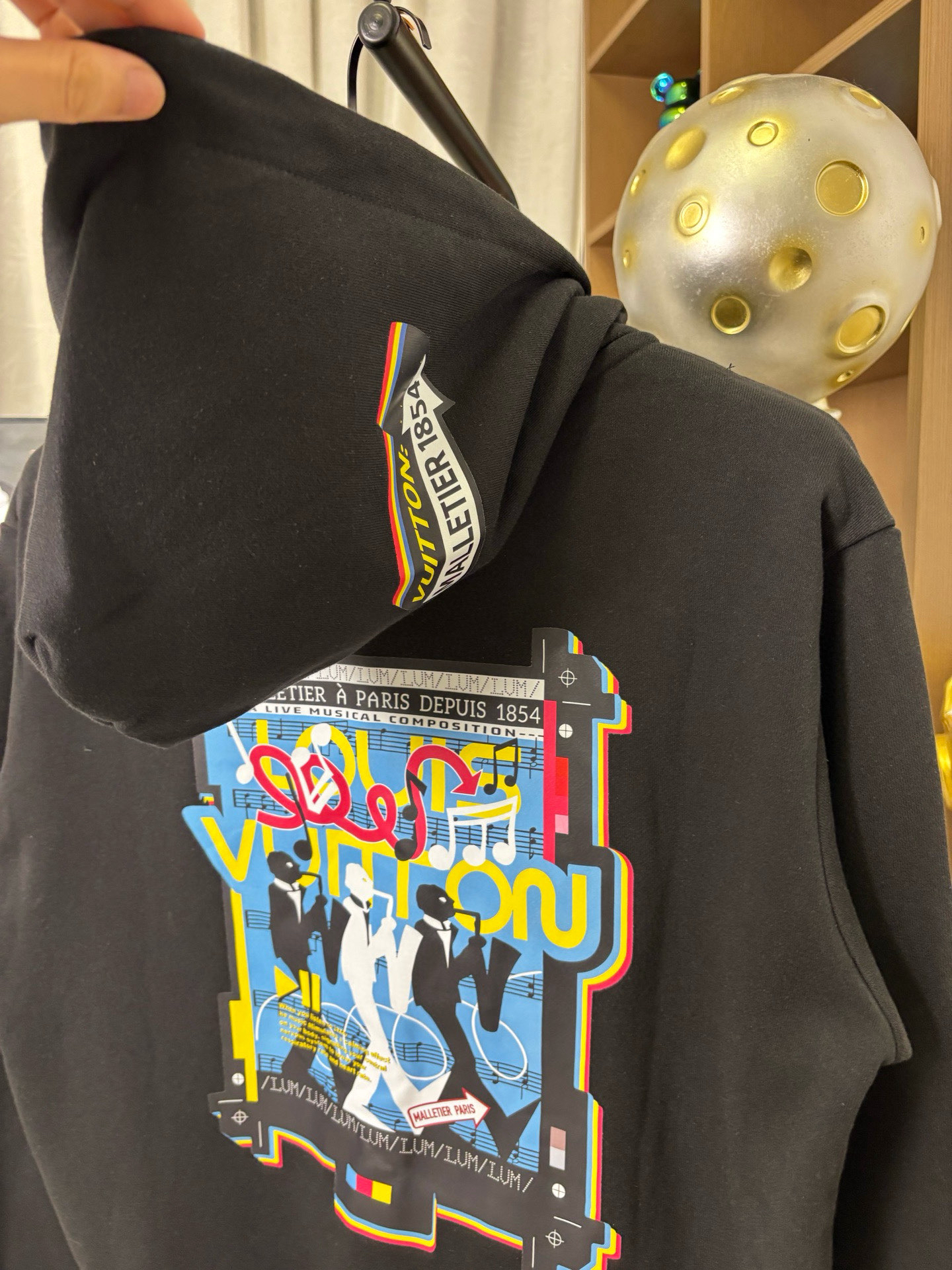 LV Clothing-303