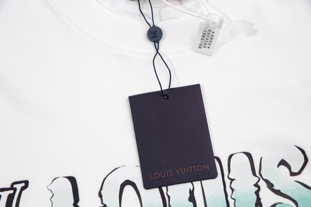 LV clothing-77