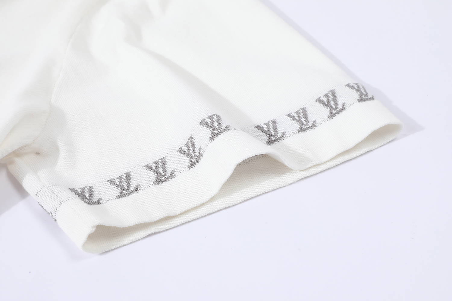 LV clothing-215