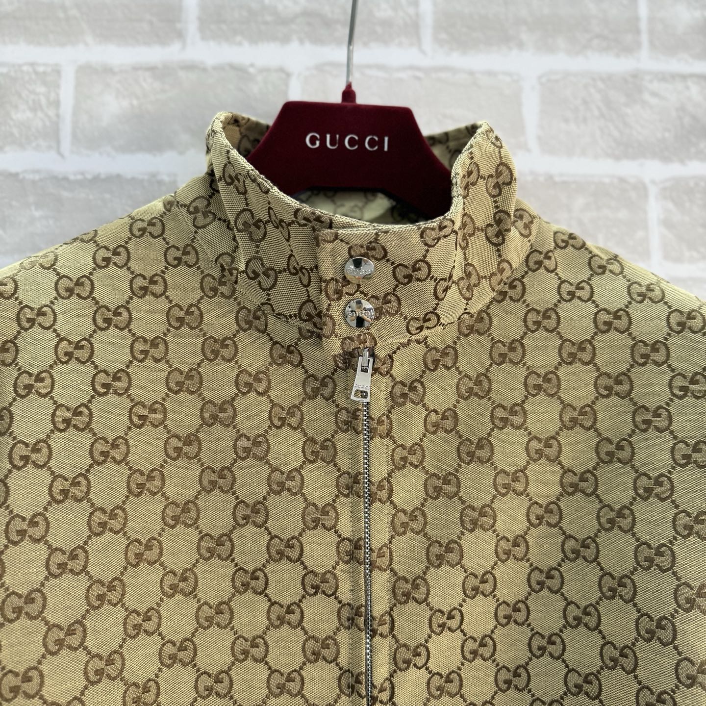 Gucci Clothing-121