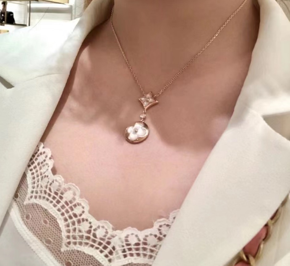 LV necklace-22
