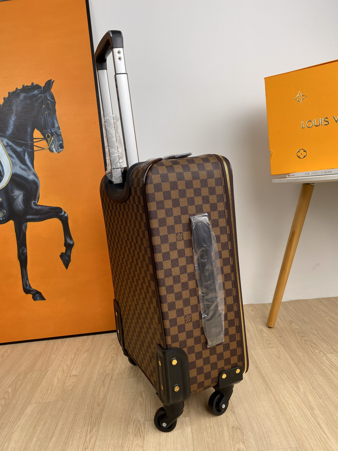 LV luggage-90