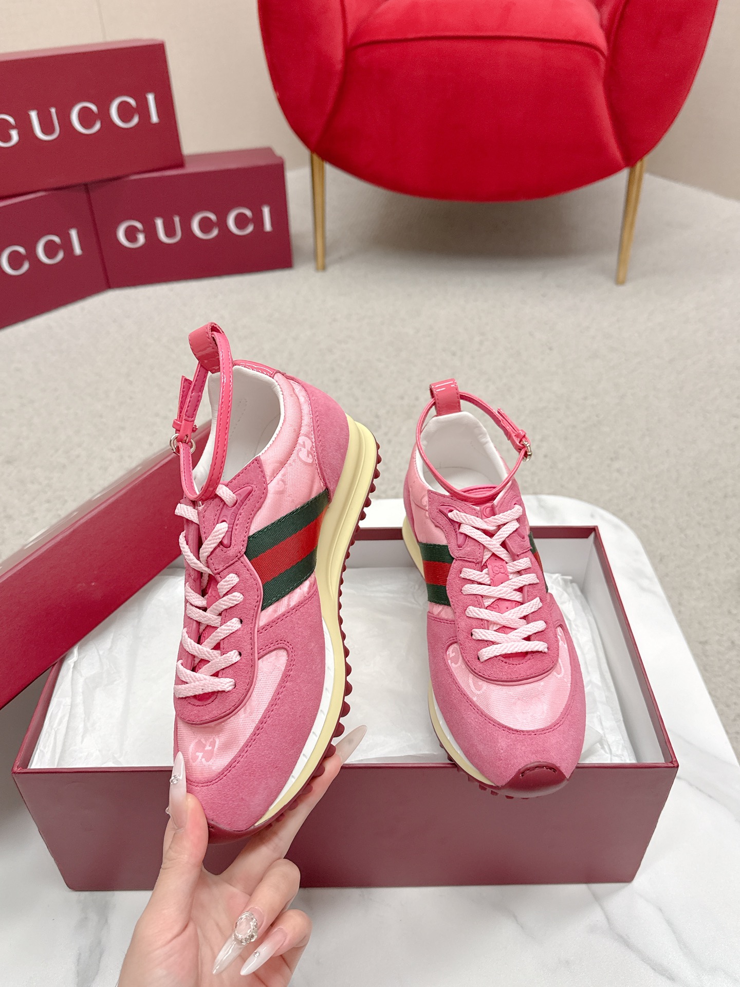 Gucci Sneakers-240
