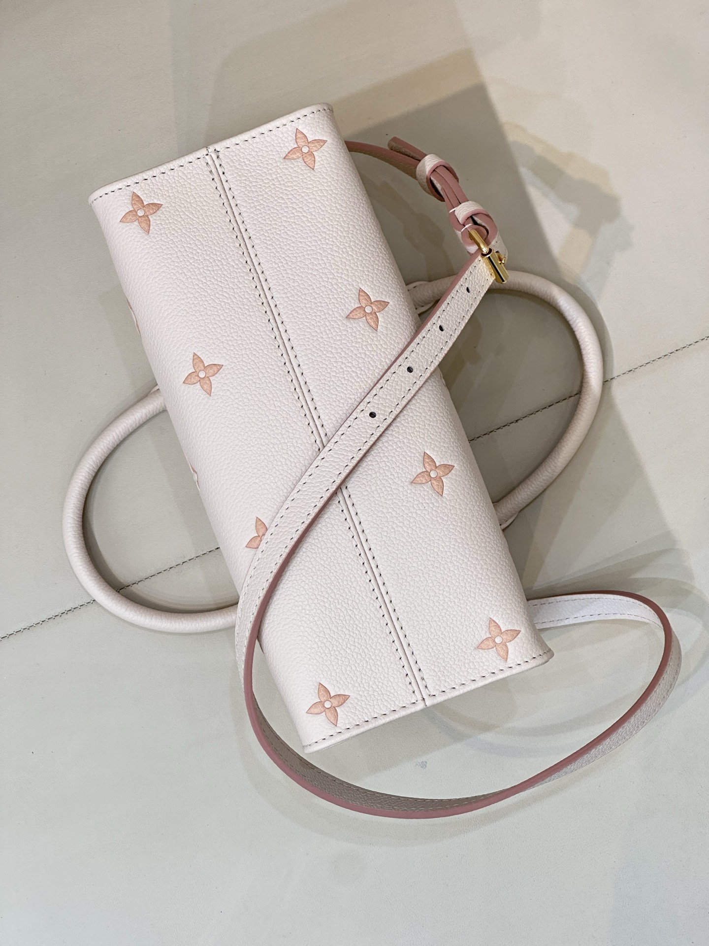 Louis Vuitton Hot New Product-102