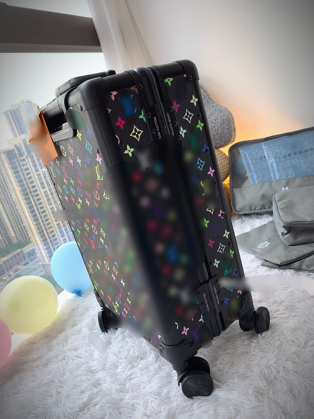 LV luggage-102
