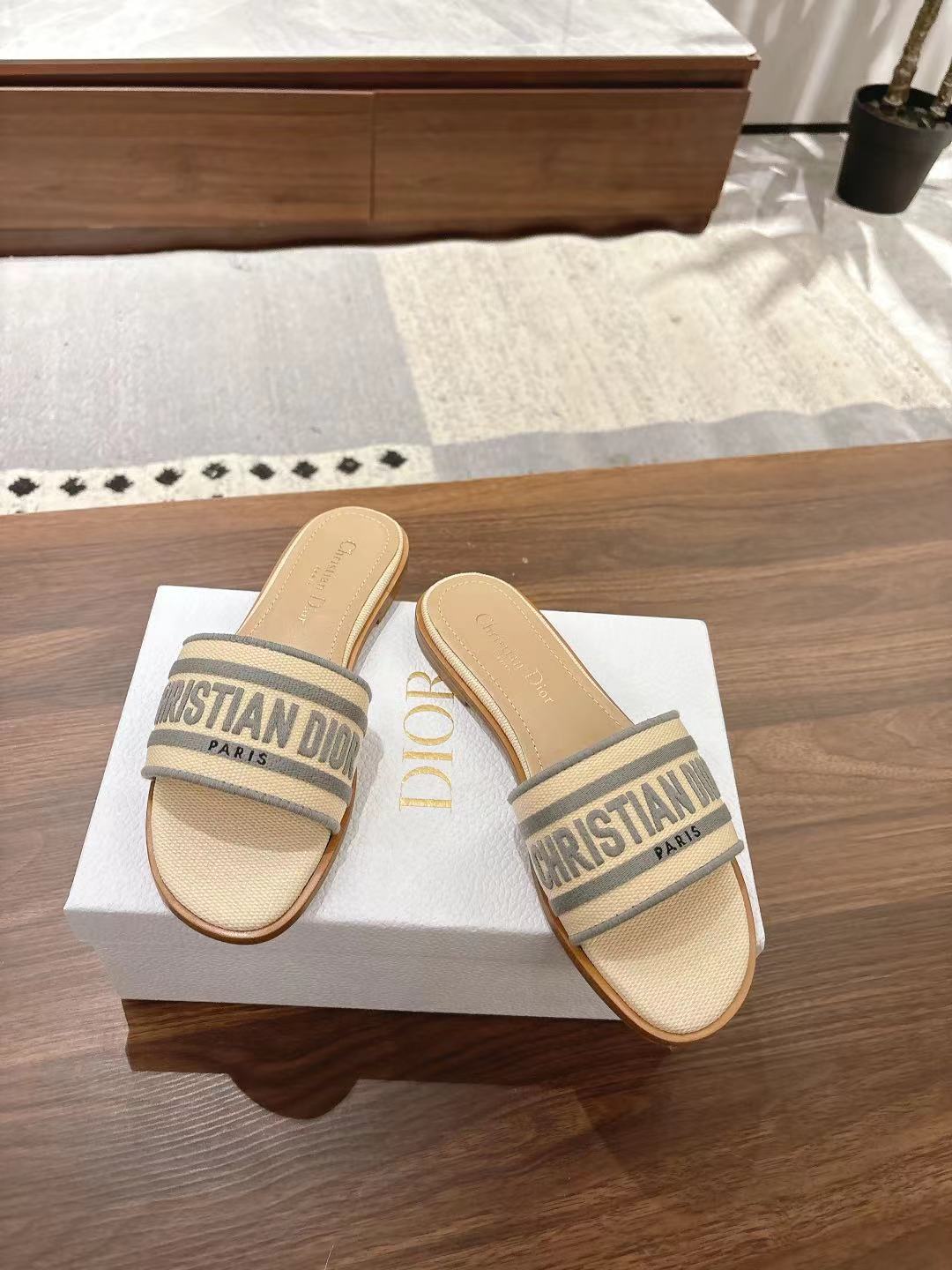 DIOR