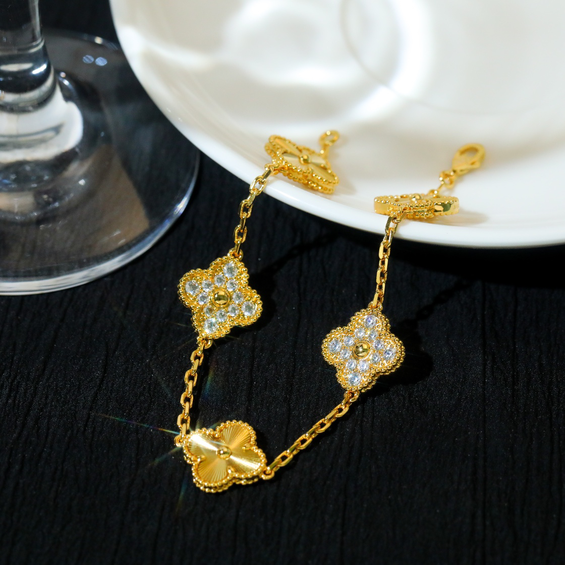 Van Cleef & Arpels Bracelet-77