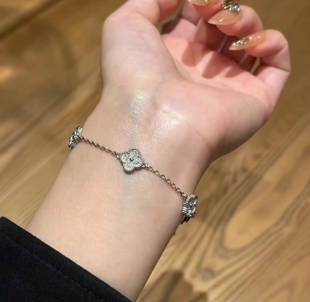 Van Cleef & Arpels Bracelet-59