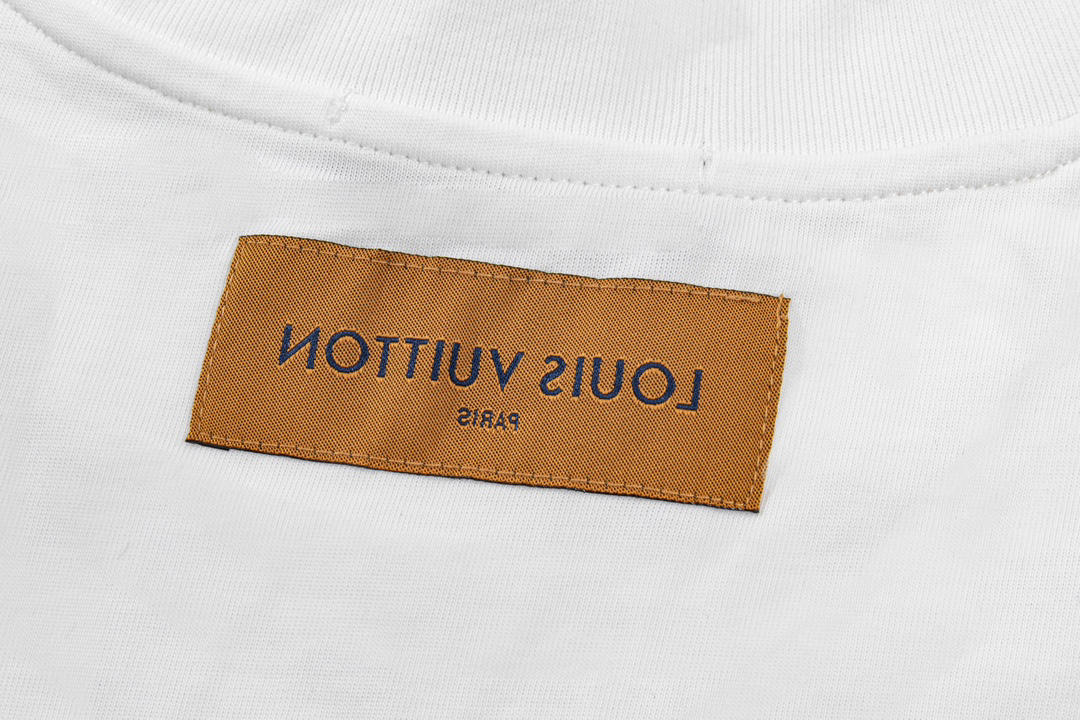 LV clothing-178