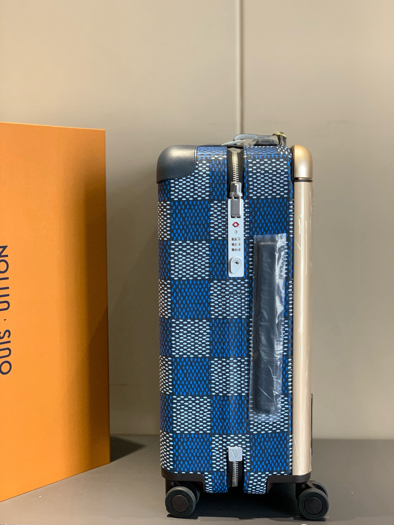 LV luggage-58