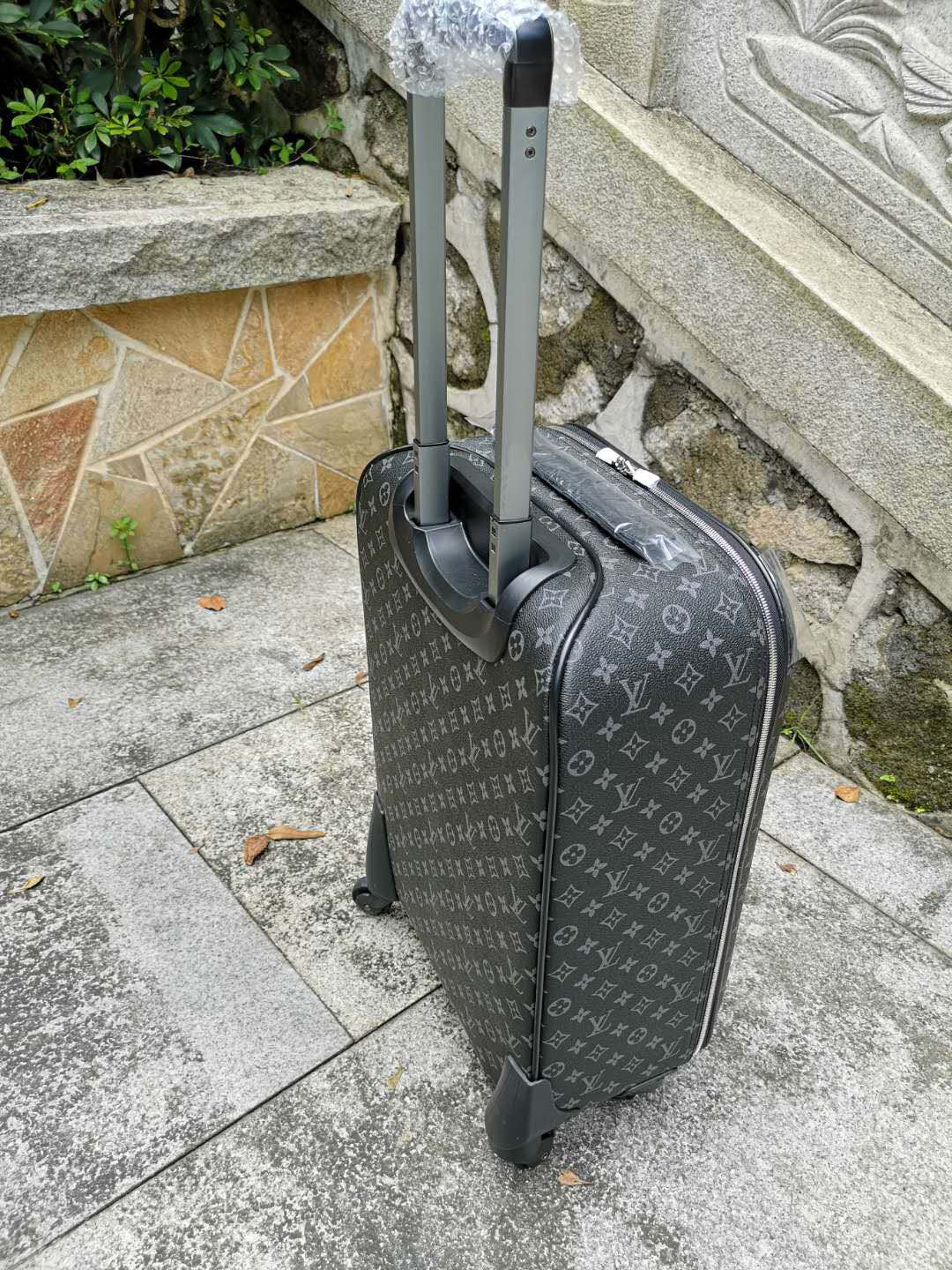 LV luggage-93