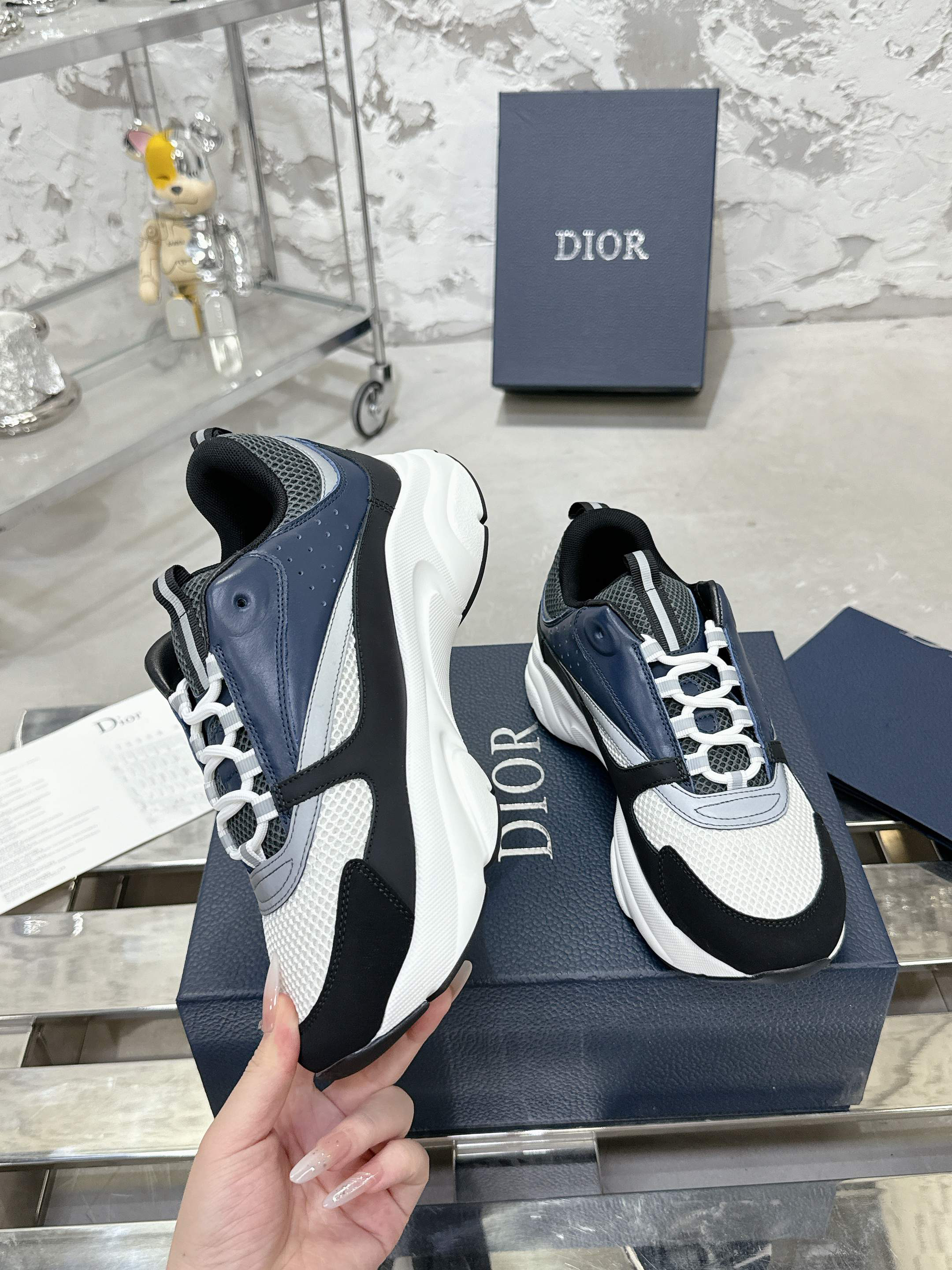 Dior Sneakers-144