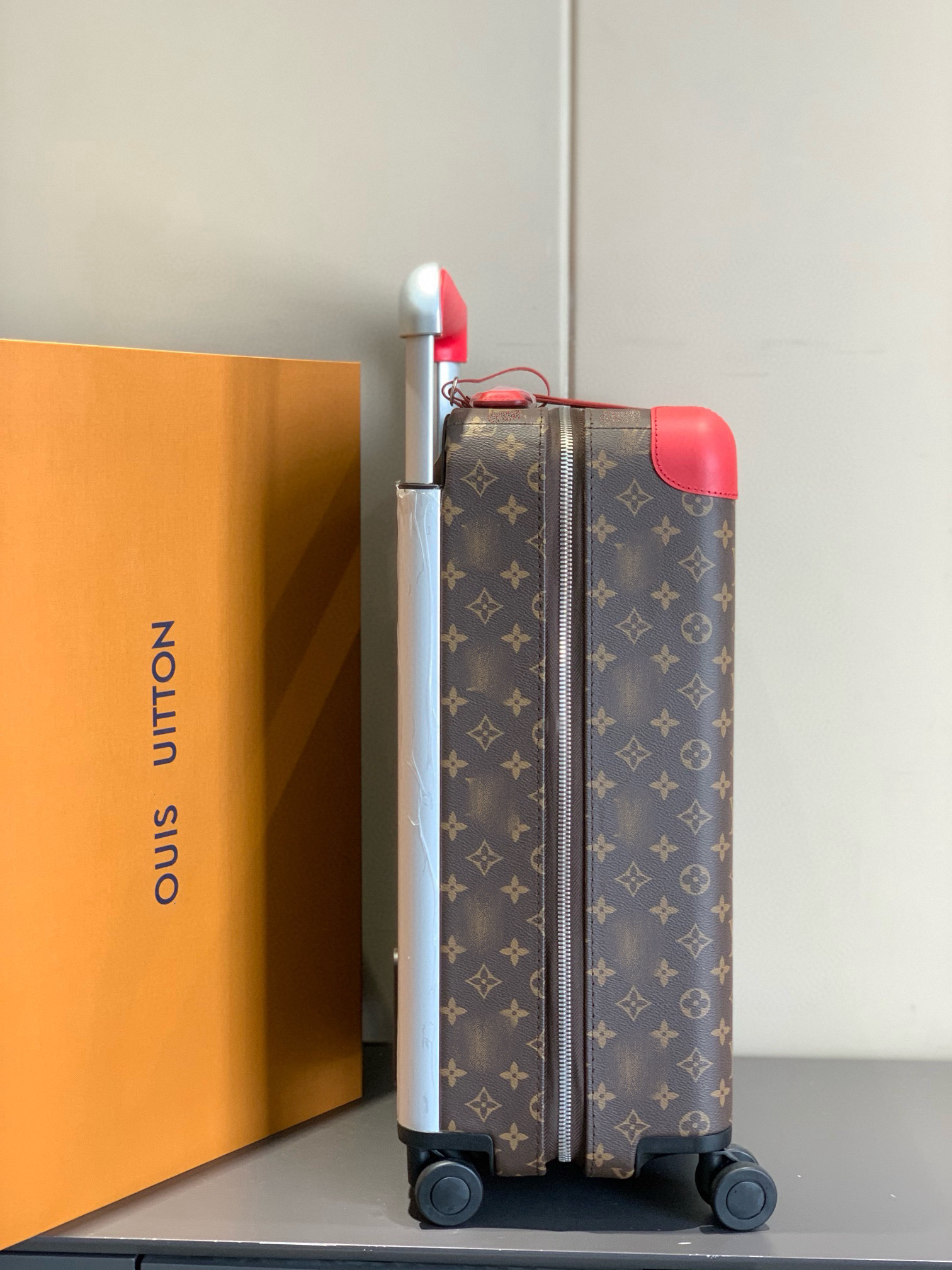 LV luggage-56