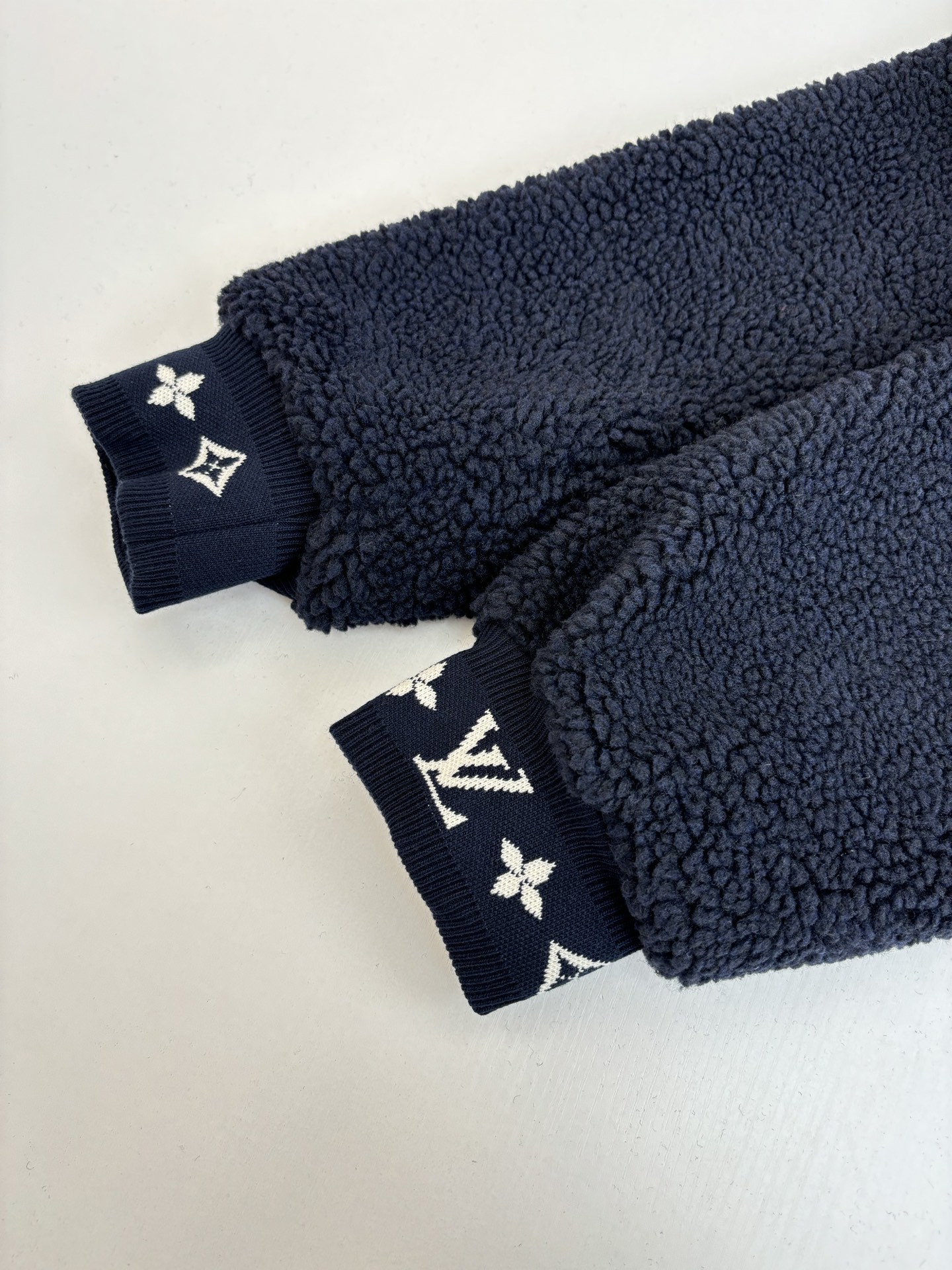LV Clothing-298