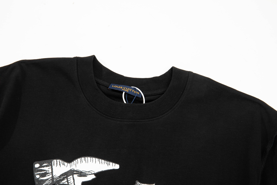LV clothing-67