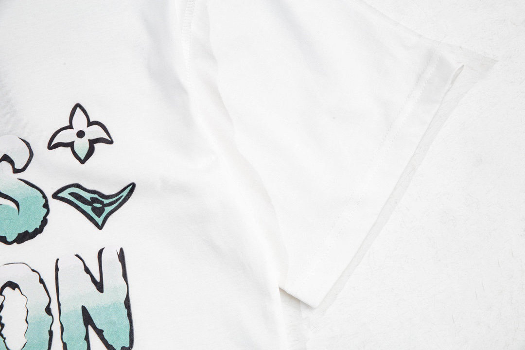 LV clothing-77