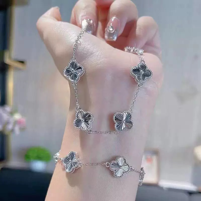 Van Cleef & Arpels Bracelet-92