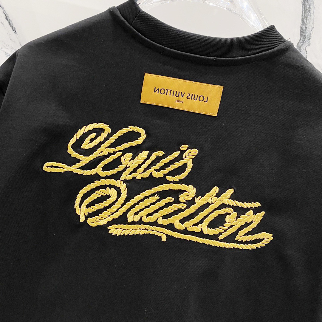 LV clothing-112