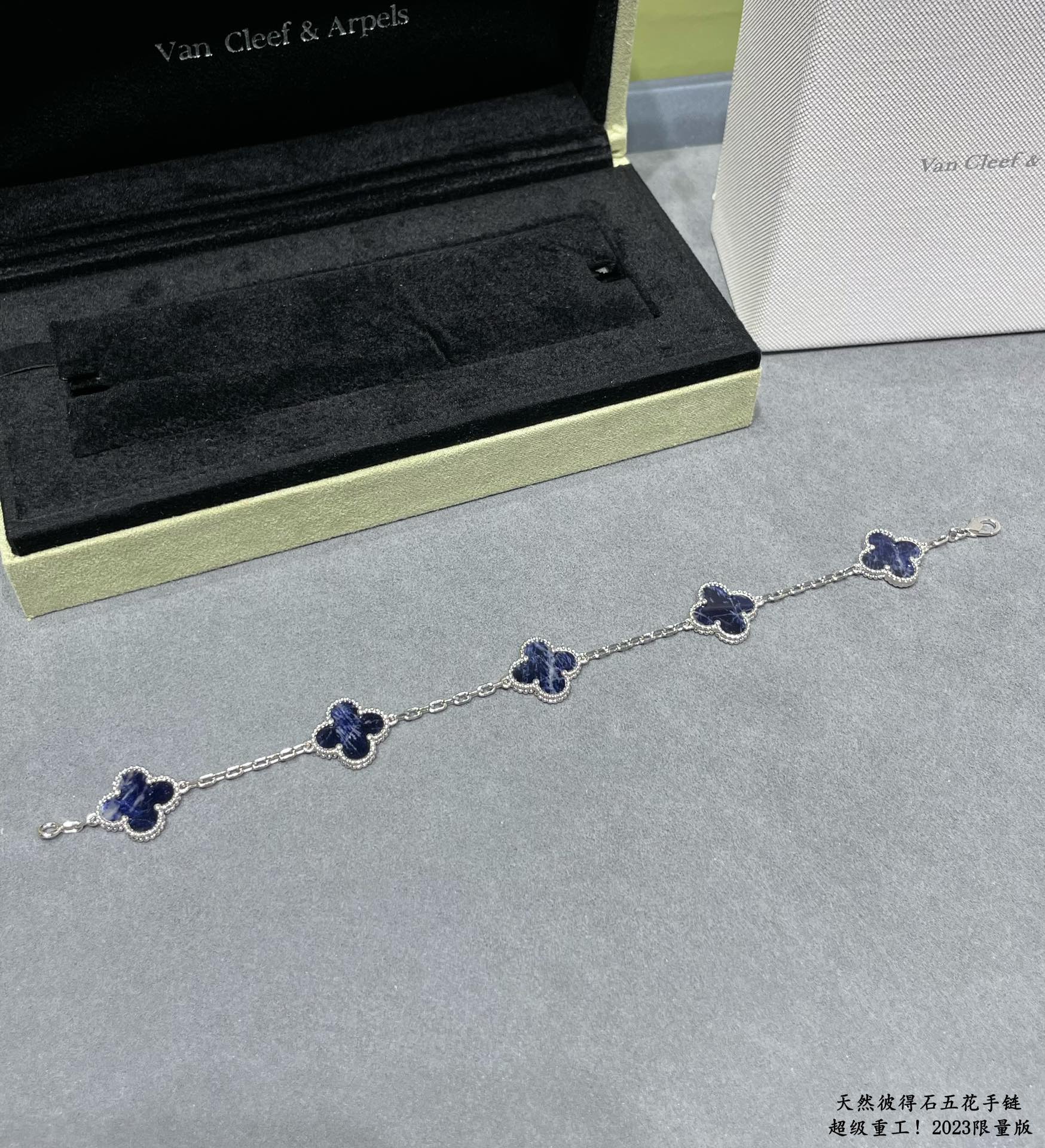 Van Cleef & Arpels Bracelet-114