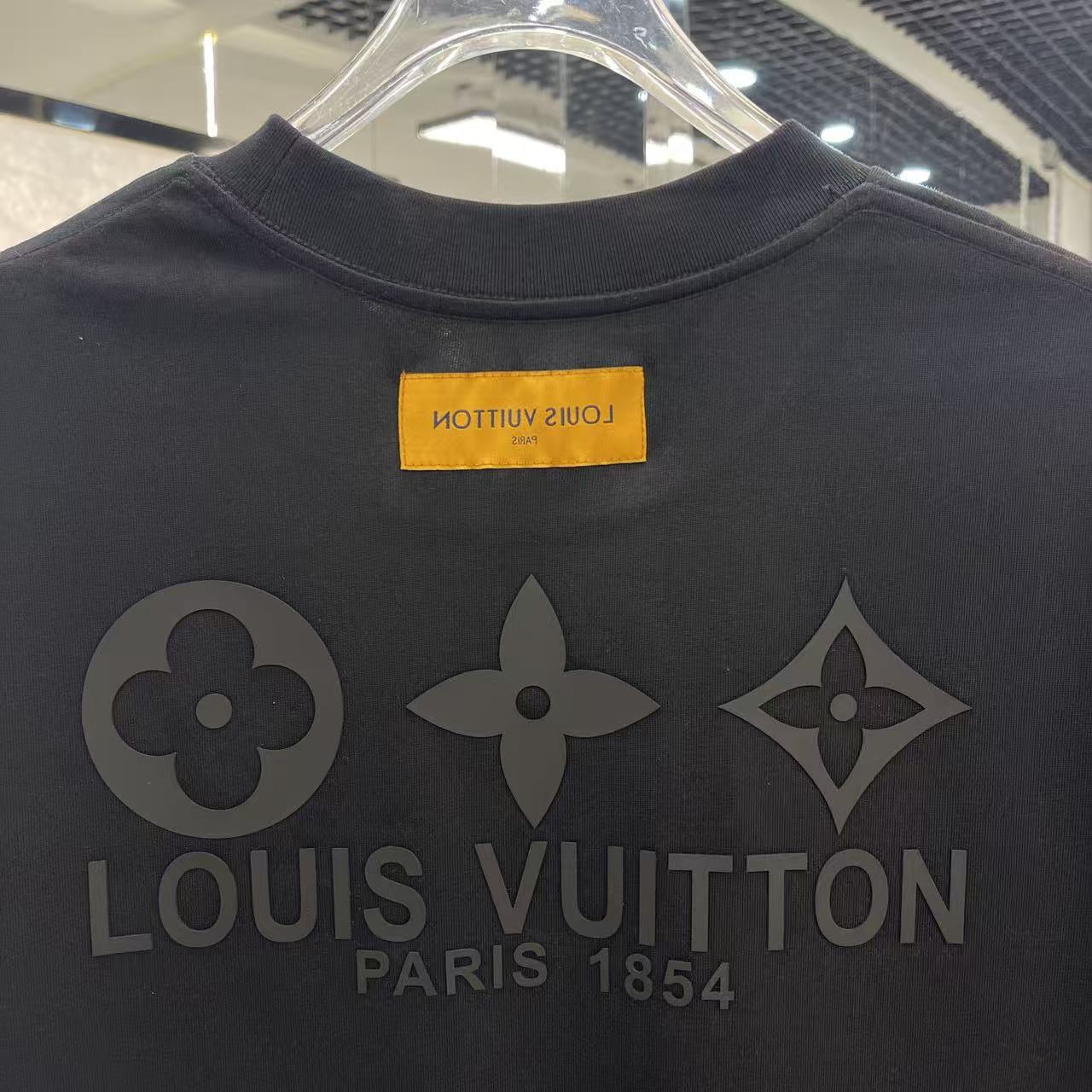 LV clothing-168