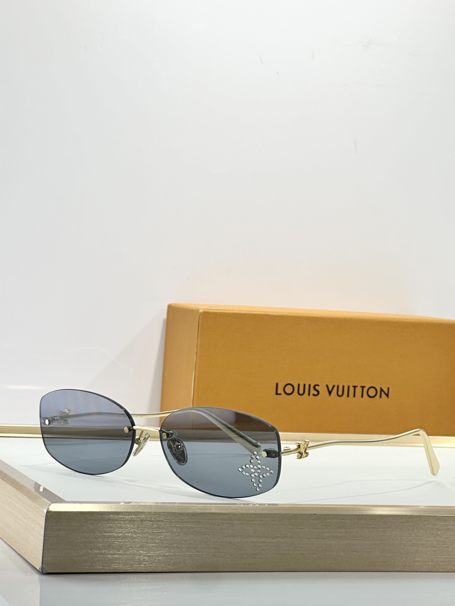 LV glasses-11