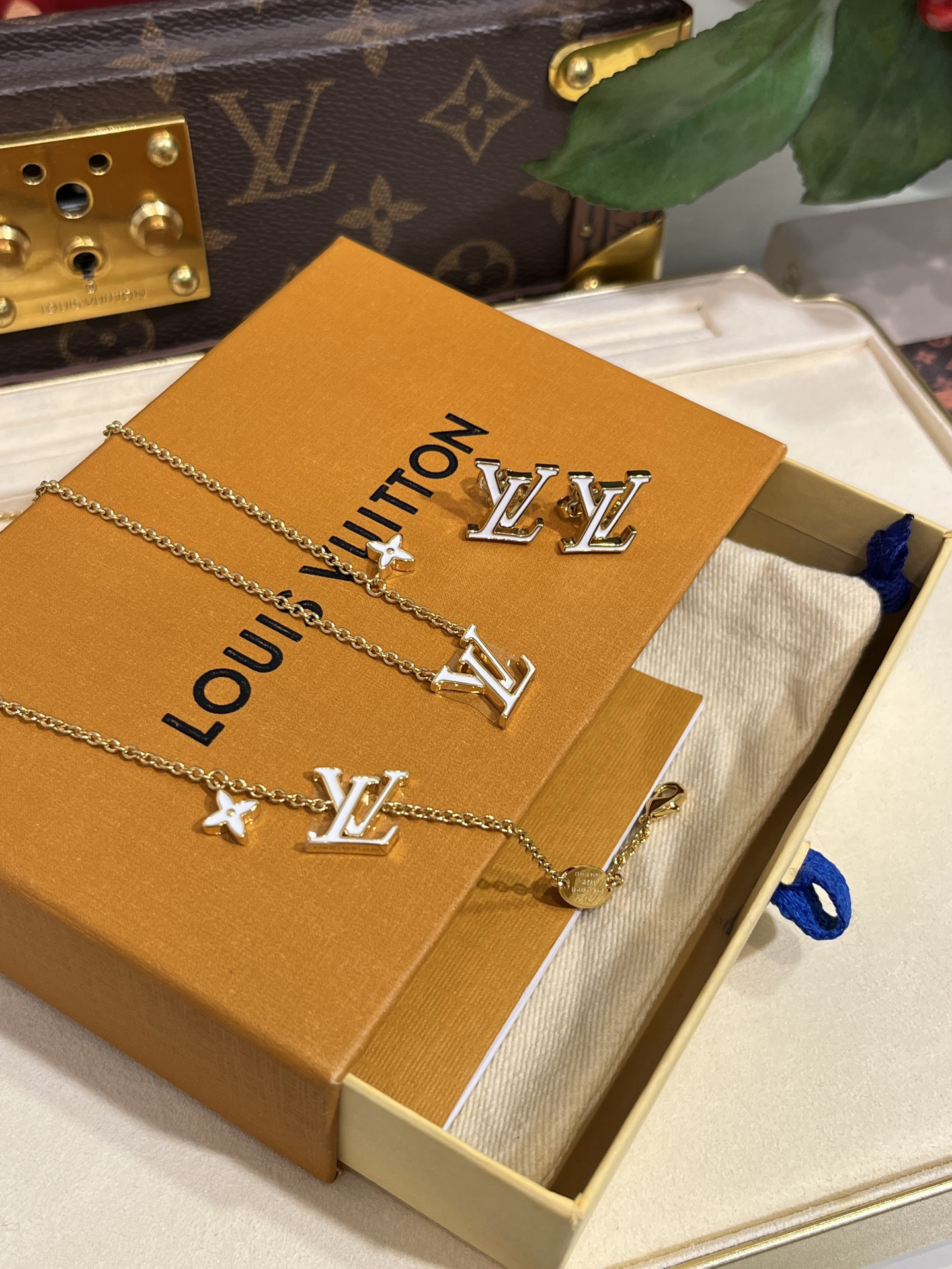LV necklace-71