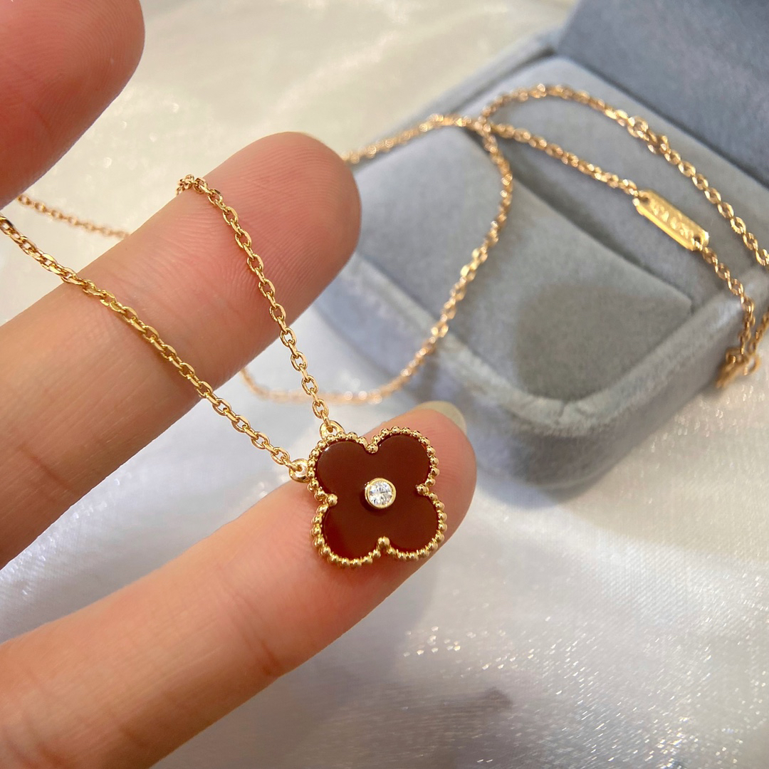 Van Cleef & Arpels necklace-140