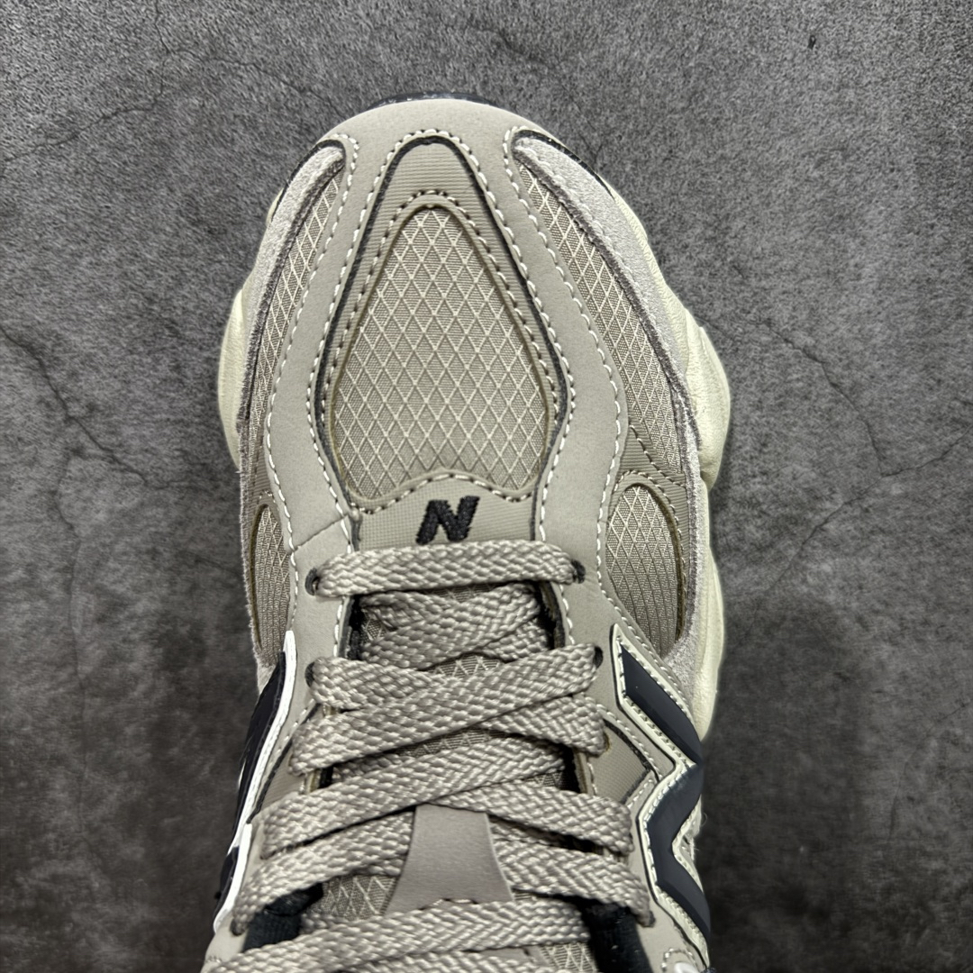 New Balance Sneakers-240