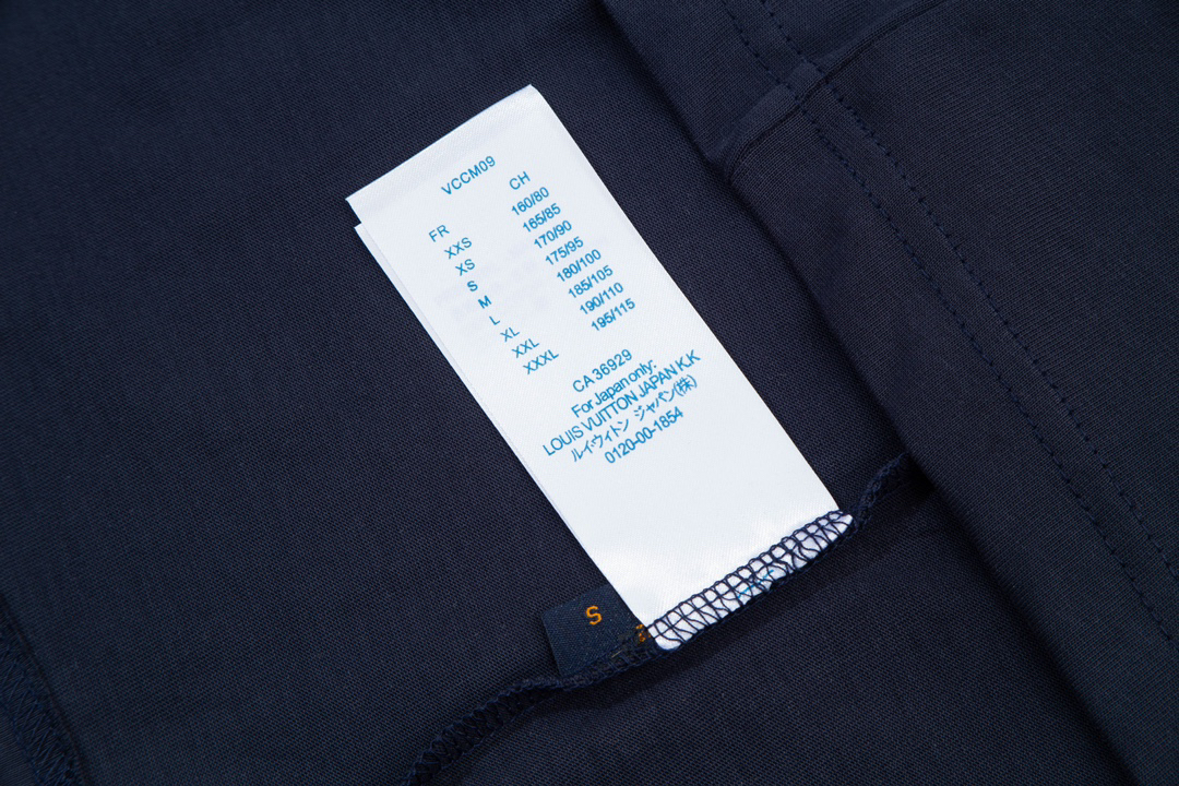 LV clothing-79