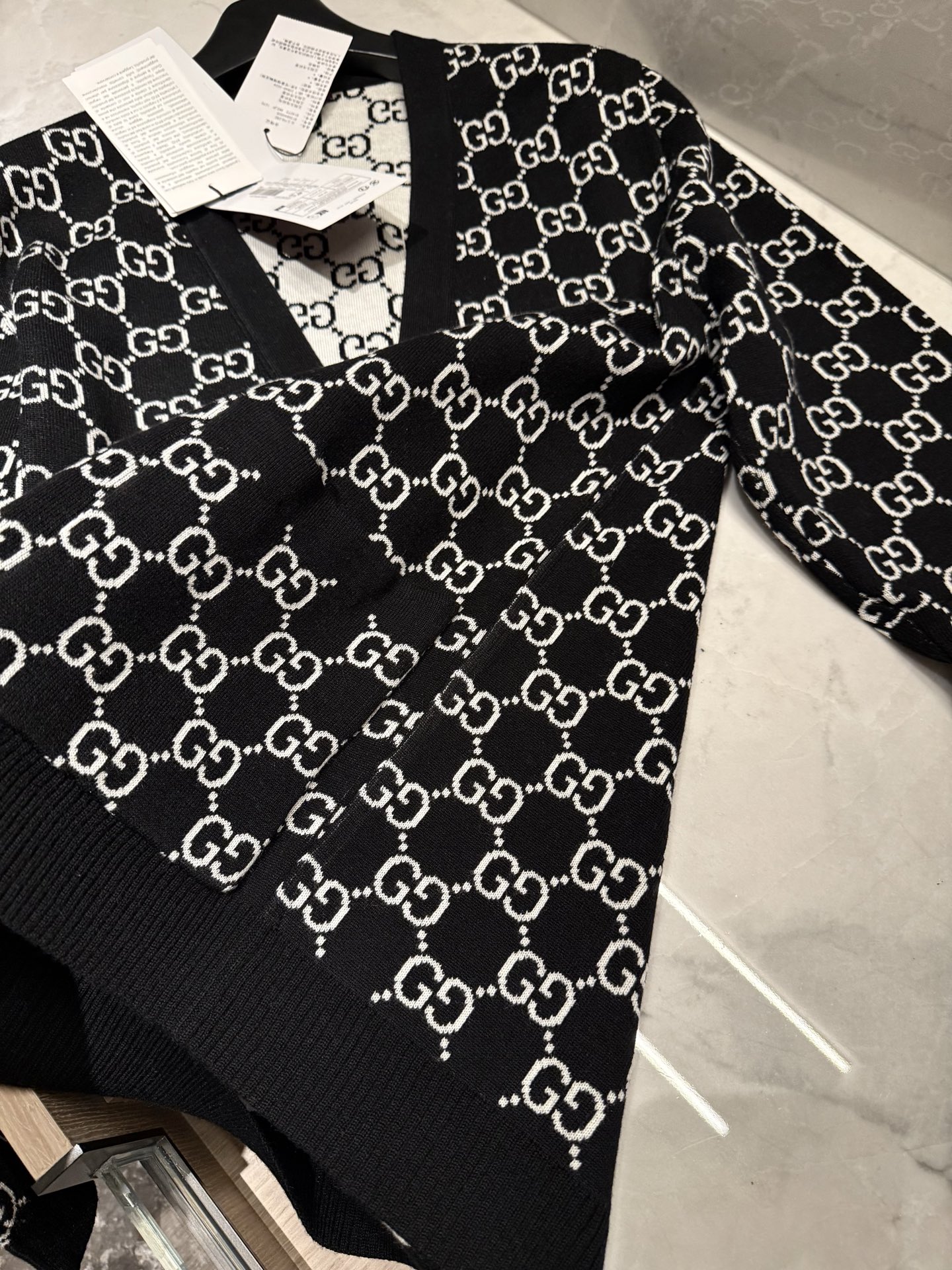 Gucci Clothing-221