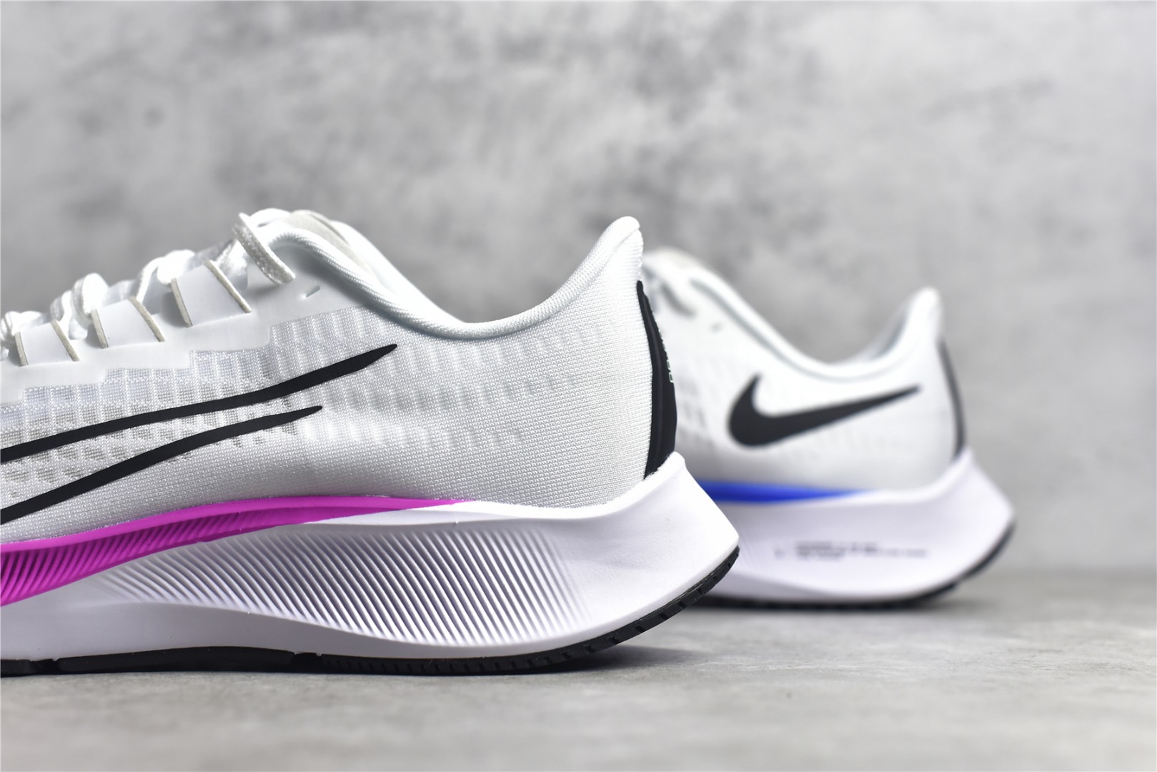Nike Sneakers-210