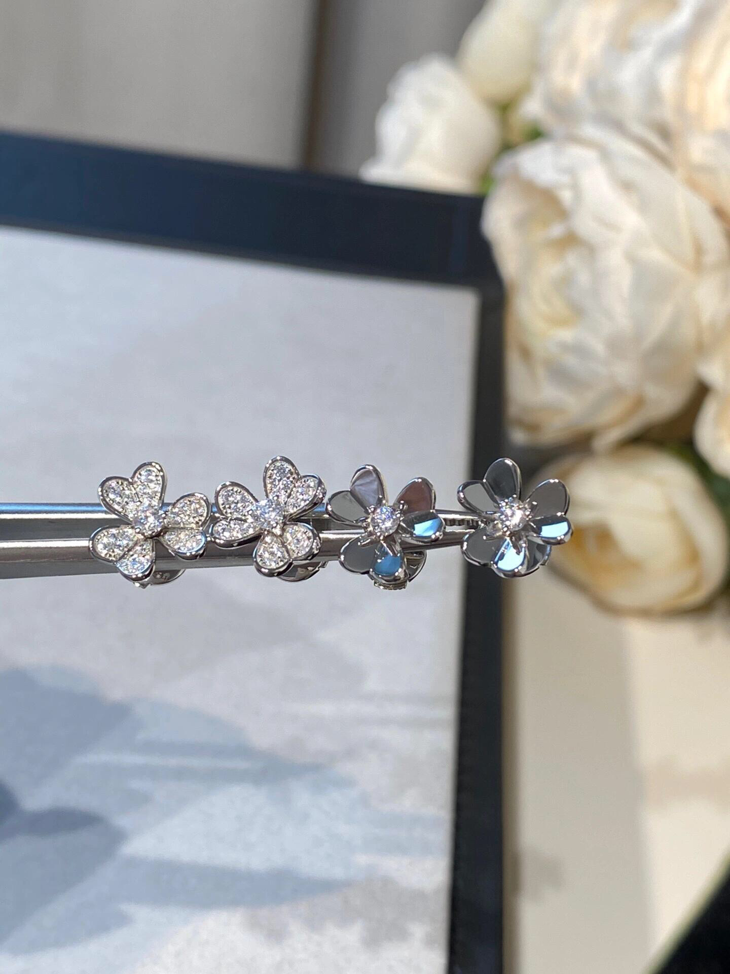 Van Cleef & Arpels earring-103