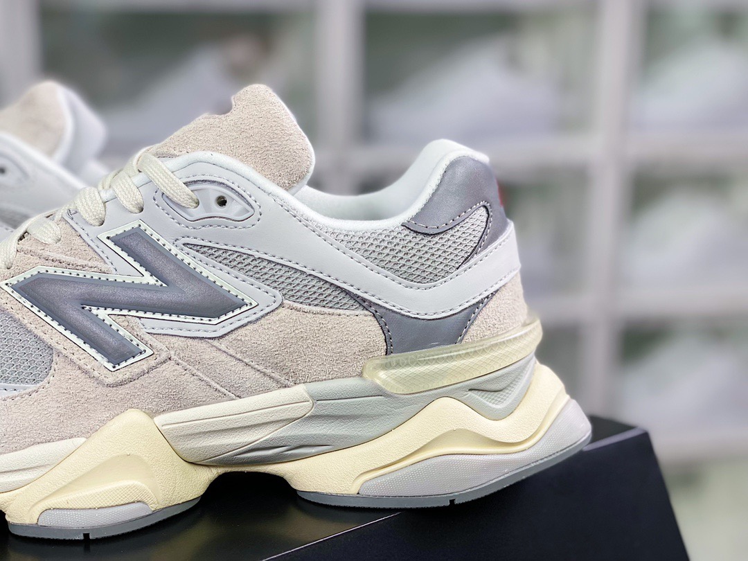 New Balance Sneakers-105