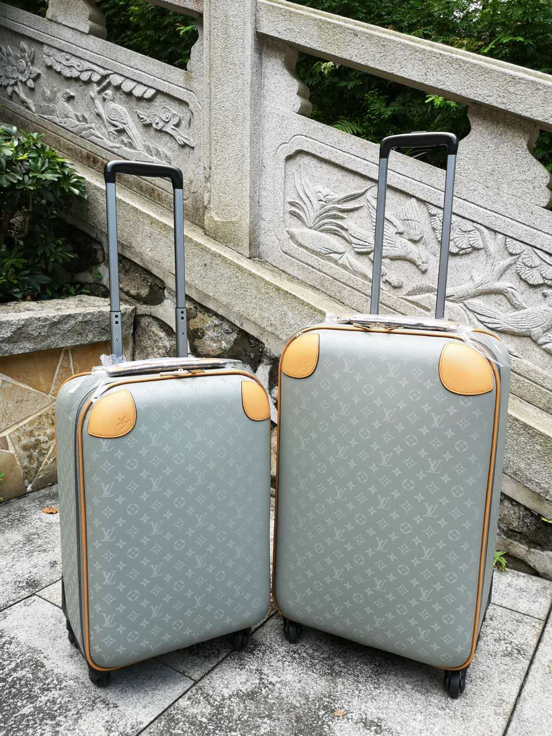 LV luggage-89