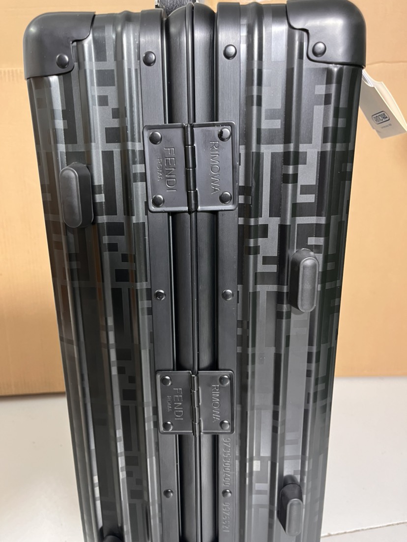 Fendi luggage-34